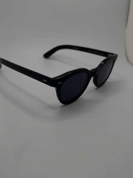 NWOT TOMS Sunglasses - Fin in Black with Grey lens